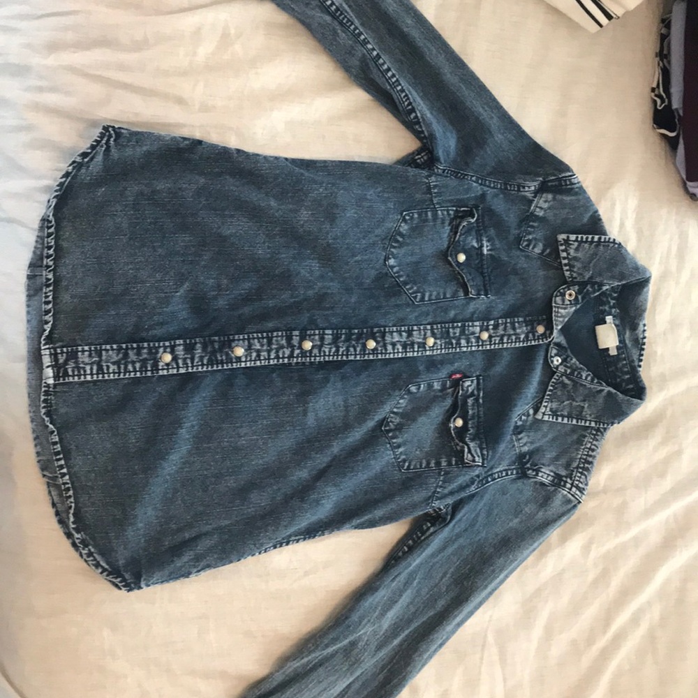 Levi’s pearl snap denim shirt size small